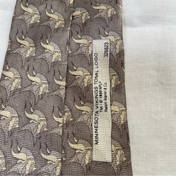 Minnesota Vikings NFL Tonal Logo Tie - Picture 5 of 5
